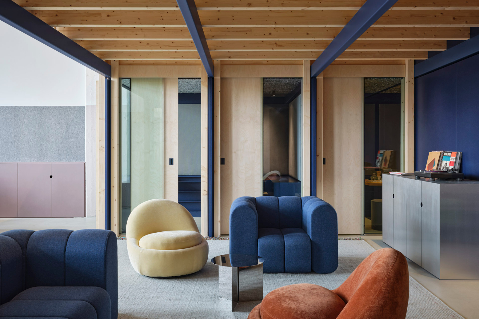 Wie Büroumbauten helfen, den Arbeitsplatz moderner und komfortabler zu gestalten