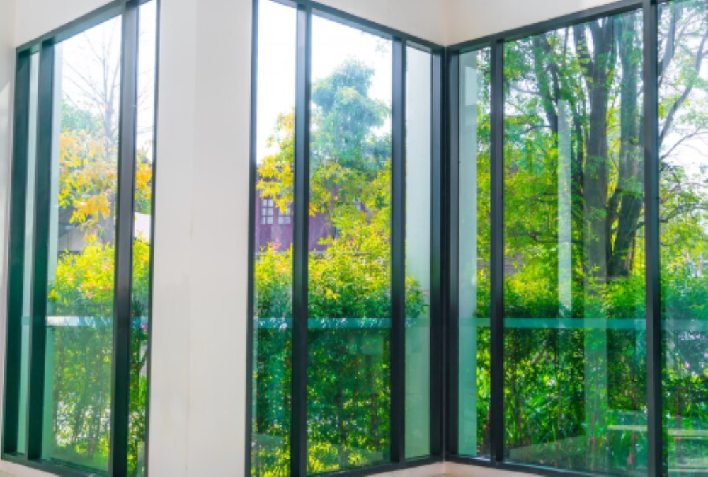 Moderne Fensterlösungen: Die Vorteile von Kunststoff und Aluminium für Ihr Zuhause