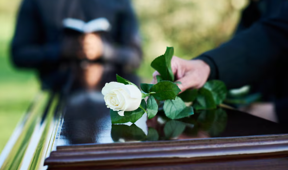 Wie Bestattungen Ihnen helfen, den Abschied eines geliebten Menschen zu verarbeiten